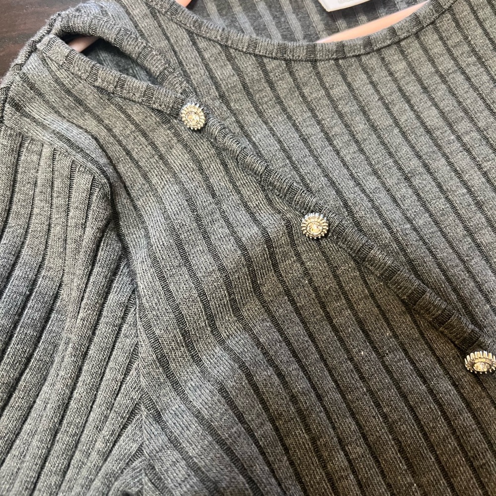 Gray Ribbed Sweater - Picture 3 of 6